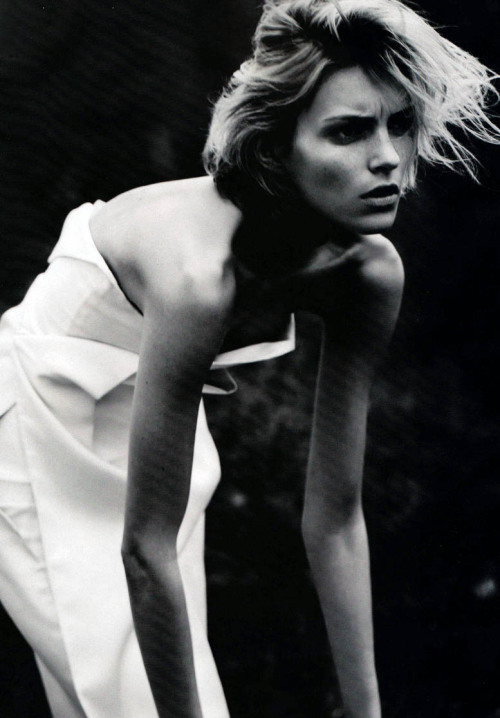 &ldquo;L'hirondelle&rdquo;Numéro, May 2009Anja Rubik by Josh Olins