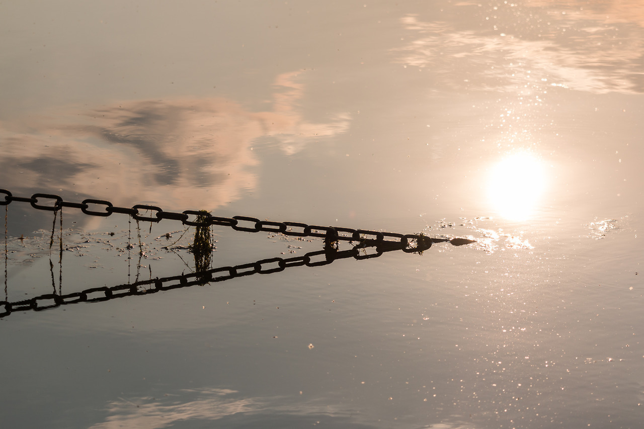 sumemelord:Wikipedia picture of the day on October 19, 2017: Chain of the jetty at