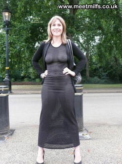 uk-milfs-daily:  Just a sexy MILF in London.