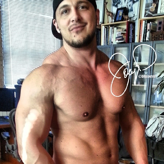 bigjoeyd:  Goofin around. #fit #fitspo #fitspiration #fitness #instagramfitness #muscle