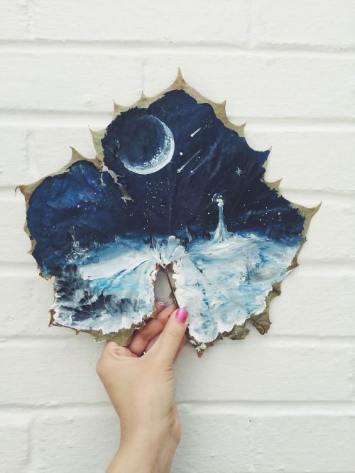 wordsnquotes:  culturenlifestyle: Artist Valeria Prieto Composes Beautiful Illustrations on Fallen Autumn Leaves Inspired by autumn’s fallen leaves, Iowa based artist Valeria Prieto has composed a collection of drawings on dry leaves. She confesses