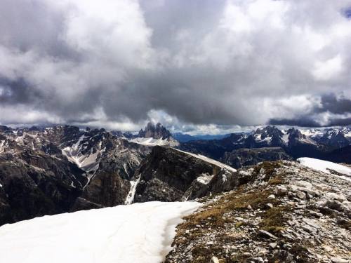 #südtirol #dolomiti #dreizinnen #mountains #nature #wanderer #wanderlust #clouds #snow ☁️ (hier: Dür