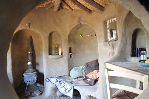 voiceofnature: The Honey House: Cob home made by 3 girls, plenty of helpers, only $1500 and a w