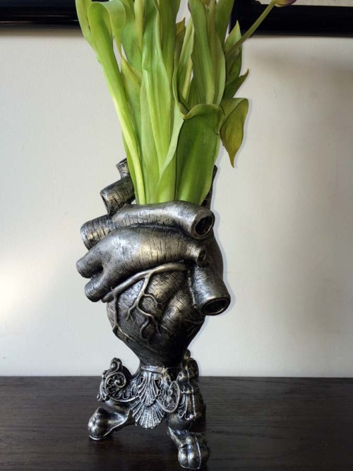 thegoblinmarketofficial:Anatomical Heart Vase, by Dellamorte &amp; Co., 10.5” tall, resinhttps://www.etsy.com/shop/Della