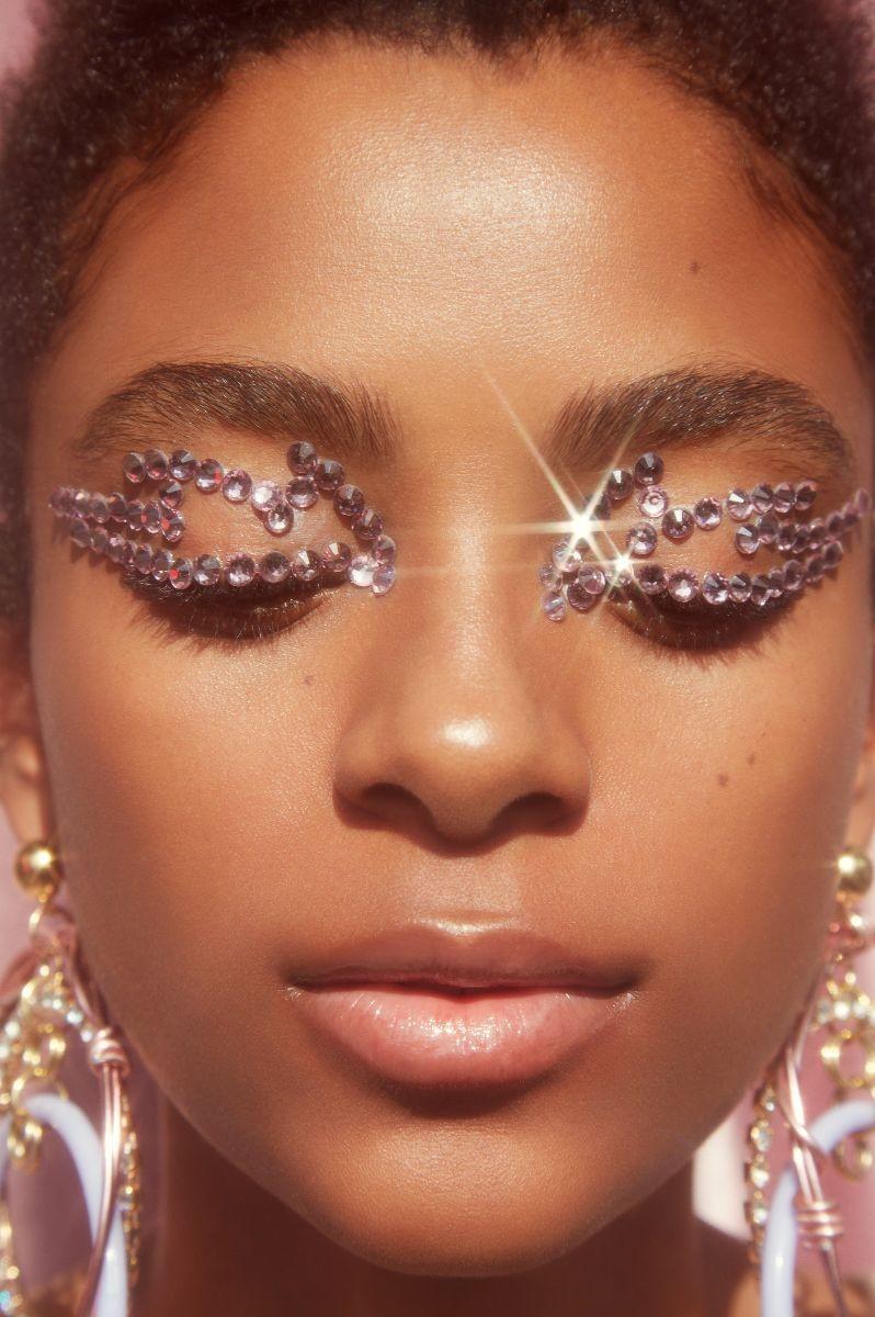 midnight-charm: Alécia Morais photographed by Anairam for Wonderland Magazine Hair: