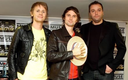 citizenerasedtheglobalist:orchasm:my boiiiis @relatablepicturesofthemusethey back in town