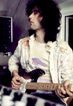 babeimgonnaleaveu:   Jimmy Page at his Plumpton