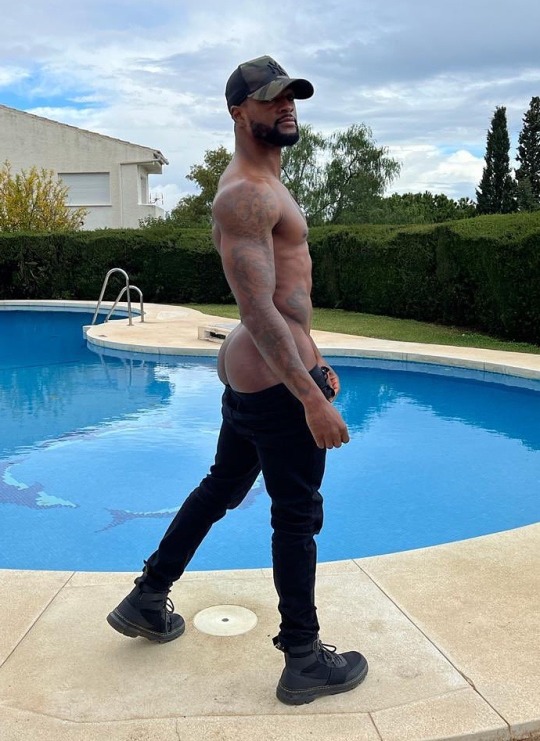 :chocolate mix ➡️ @Chocolatemix8click, reblog and follow ➡️ Blaqhomme 