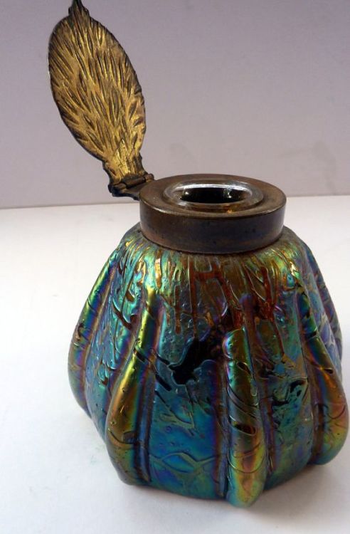 treasures-and-beauty:Gorgeous Austrian Art Nouveau Kralik Iridescent Ink Well. Bacillus Glass with R