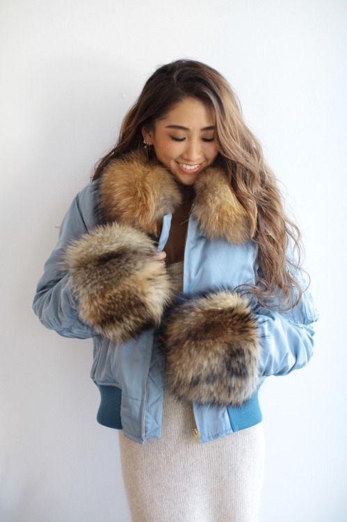 This girl looks amazing in this jacket! Very nice tanuki fur collar and cuffs!