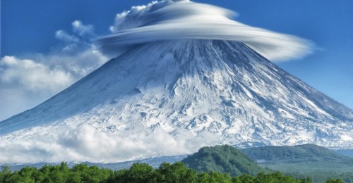 atmospheric-phenomena:  Kamchatka, Russia, rare lenticular clouds. 