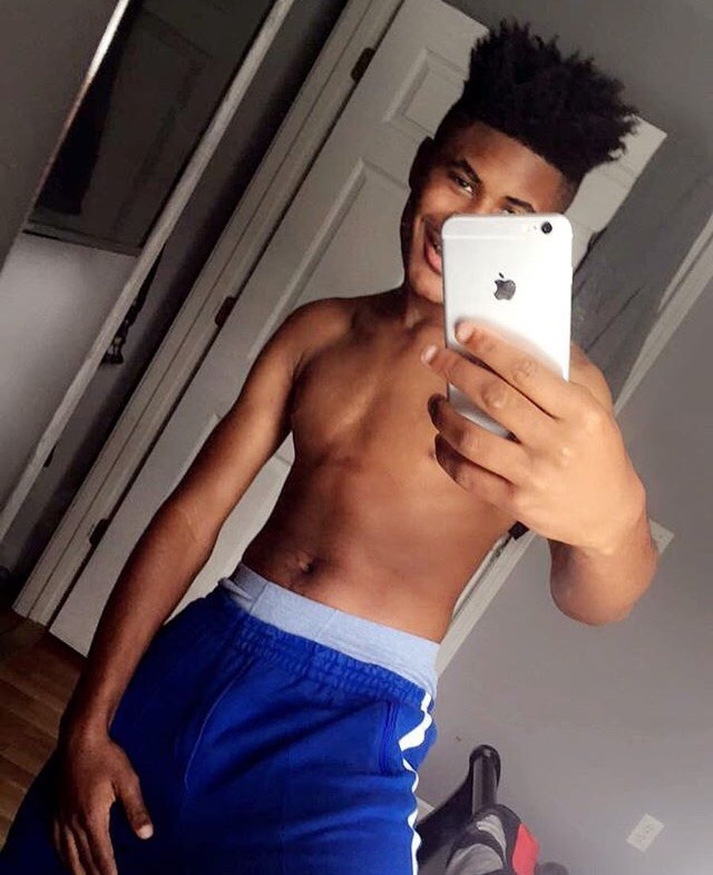 exposetheseniggaz:  Arrington is a freak 😍💦