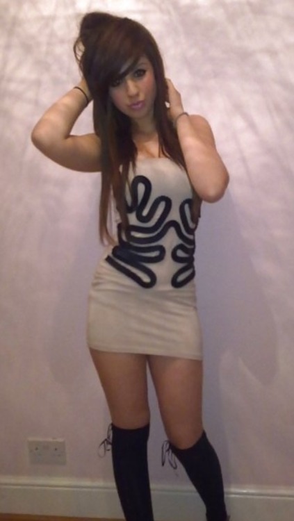chicksintightdress:  mini dress