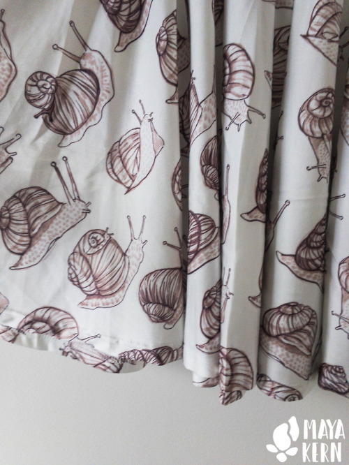 mayakern:snails on a skirt! snails on a skirt!!!!!!my skirts are 17″ long and the elastic waist can 