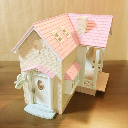 seaprincess-selkie:Can my dream house be this little pink Sylvanian Families house?