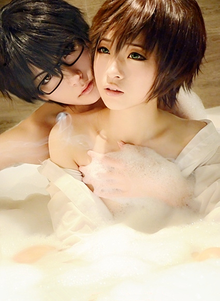 fuckyeahboyxboy:  how can a boy can be this pretty? More? Follow this awesome blog!