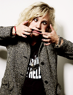 joe-keery-deactivated20201201:  6-9/50 photos of Juno Temple [x] 
