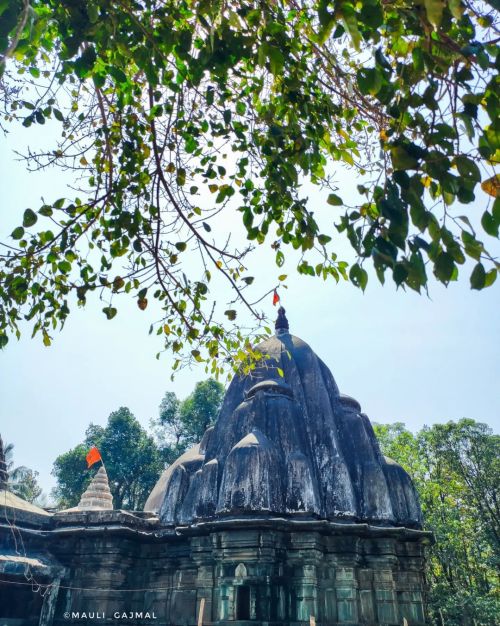 Karneshwar Temple, Sangameshwar, Ratnagiri, Maharashtra Dnyaneshwar Gajmal @mauli_gajmal wrote : S