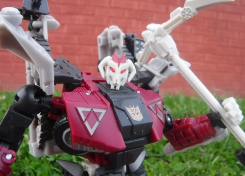 austinstoyblog:Skullgrin I freakin’ love this mold!