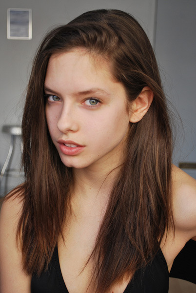 remarkablybeautifulgirls:  Linda