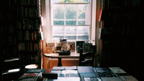 bloomsburys: this adorable bookshop served complimentary tea as we browsed | ely, cambridgeshire