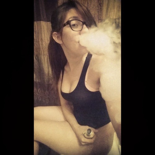 girl pooping and smoking