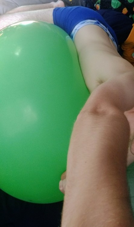 Green! Green seemed to be the most requested balloon color so here is me playing with some of my big