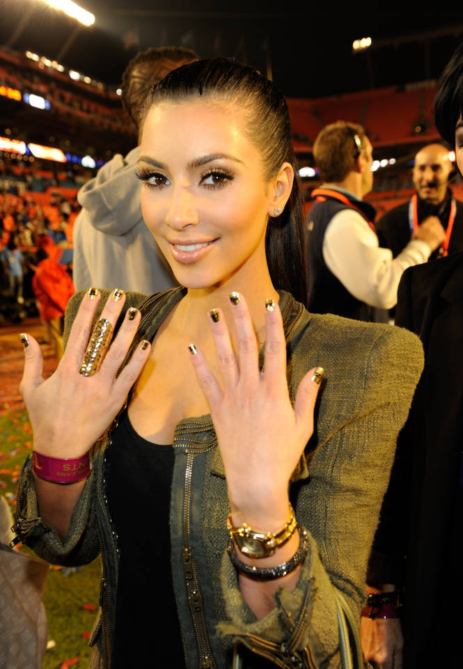 golddiggerr:  kimkardashianfashionstyle: February 7, 2010 - Kim at Super Bowl XLIV