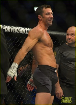 hotfamousmen:  Luke Rockhold