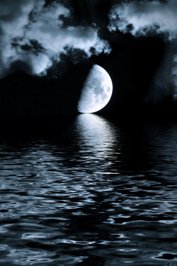 ethereo:  Moon reflection (by Vicco Gallo)