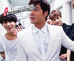 mintytaemin:  why are you even there Lee Taemin *facepalm*          