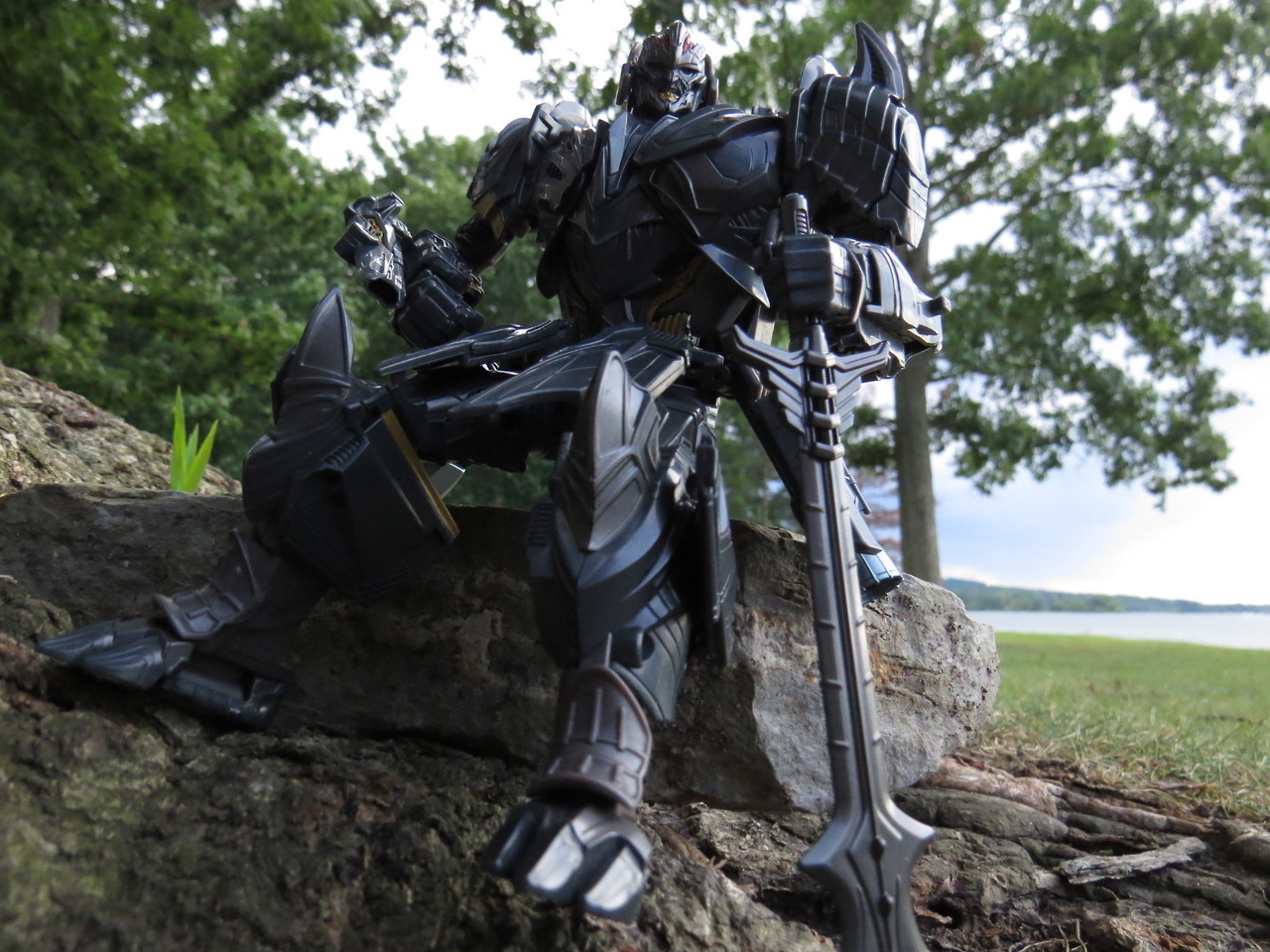 doubledealer93: Megatron outside