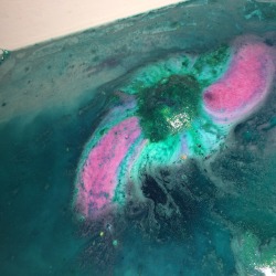 molkogoth:  LOM LOVE ❤️ make sure to hit up @lush / @lushcosmetics to see the other amazing photos of our beautiful year round + amazing Christmas line!   Above pictured is Lord of Misrule, these beautiful bath bombs are one of a kind truly, an amazing