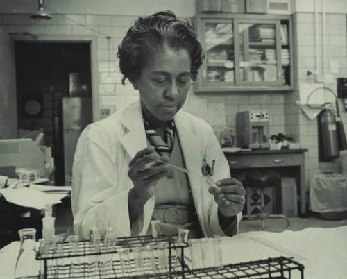 classicethnichistoricalvibez:In 1947, Dr. Marie Daly became the first African-American woman to earn