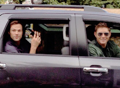 femharringrove: j2 on set → season 9