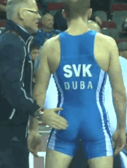 DO YOU THINK COACH IS GAY ?