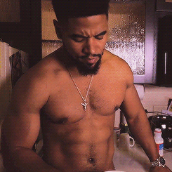 timothydrakesshowgirlfeathers:  davidtellez:  maricon-carne:  See, this is how I