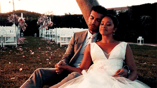 jacobperaltaz:“I knew this telenovela was gonna end with the wedding of Jane and Rafael […] in keepi