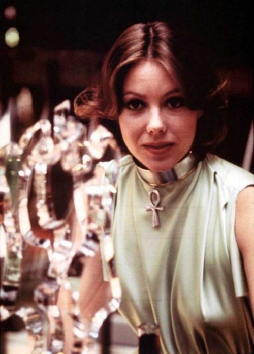 dustyvideobox:  More Jenny Agutter in Logan’s Run (1976) http://dustyvideobox.blogspot.co.uk/2014/08/mid-life-crisis-logans-run-1976.html 
