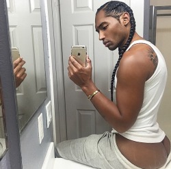 black-napalm:  His pretty hair and nice ass