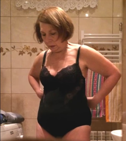 mature-woman-and-wifes-sharing:  amatorskiedymanko:  lickpussy01:  zouthan3:   fallenmustreborn:   Next photos of mature sluty with nice tits. Like, add comment, reblog & enjoy! http://fallenmustreborn.tumblr.com/archive   Beautiful show Baby    Let