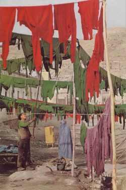 scarecrowbox:  Dyeing used clothing in Kabul