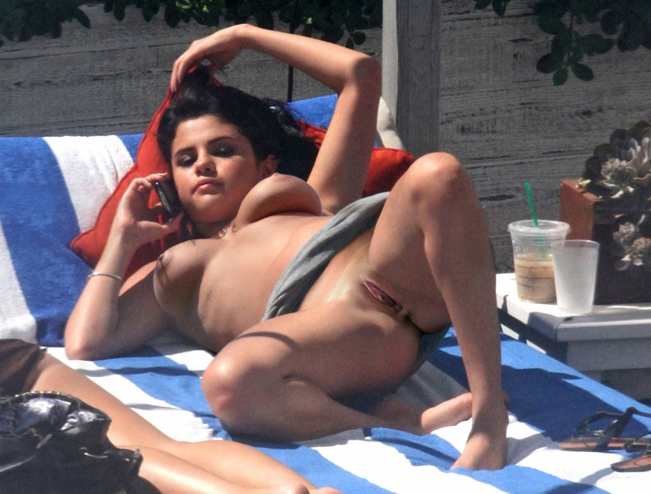 selalababy:  OMGG.! She’s ssoo sexxxxyyyyyyy..AWWWWW  