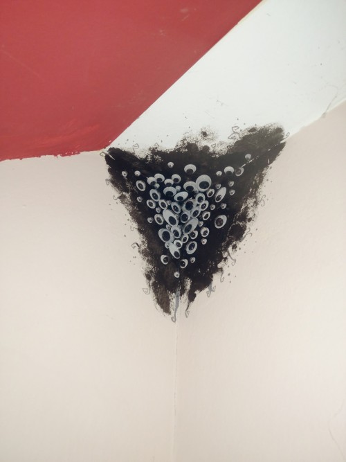 @hellofromthehallowoods Eyo Nikignik What R U Doing Up There?