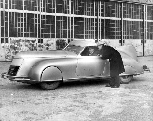 vintageeveryday:  Dan LaLee streamline retractable hardtop car, 1938.