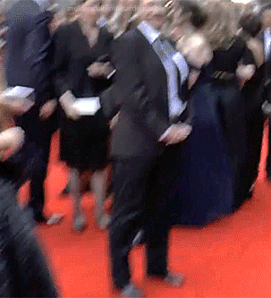 mulderscullyinthetardis:Piper cracking up when her mother chucks a pen across the red carpet may be 