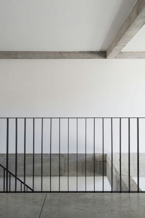 Minimalist Interior Lines
Follow Souda on Tumblr
Source: https://research-lighting.tumblr.com/post/747570303363956736/minimalist-interior-lines-follow-researchlighting