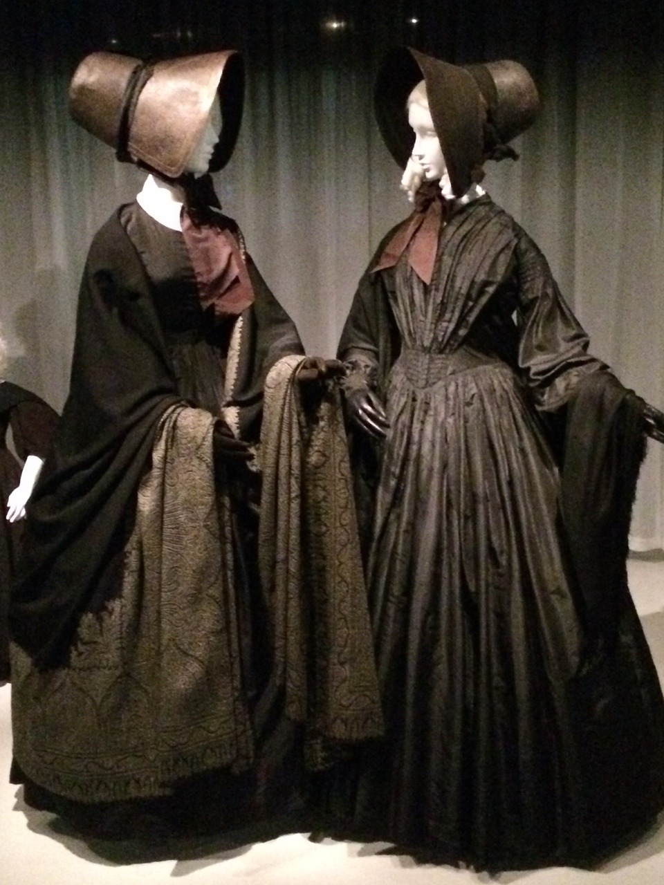 meandersqueen:  Some of the lovely ensembles we saw at the Death Becomes Her mourning