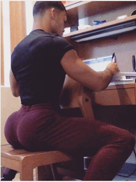 asskingz:  Reblog and FOLLOW @asskingz​ for the BEST ASS 24/7 #asskingz 
