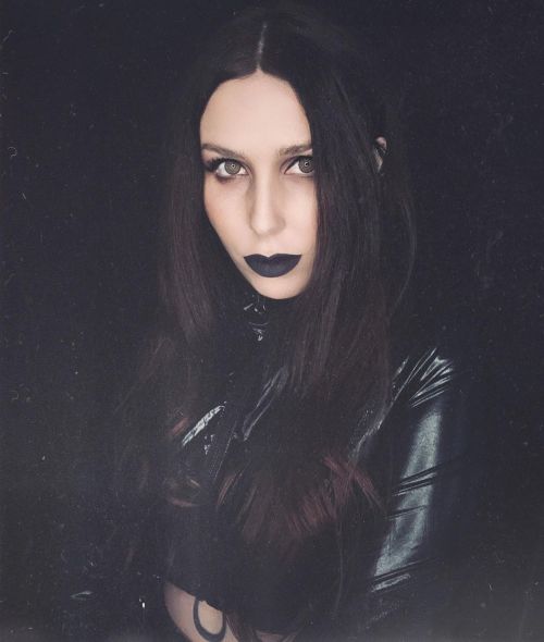 Chelsea Wolfe using @brujababecosmetics 